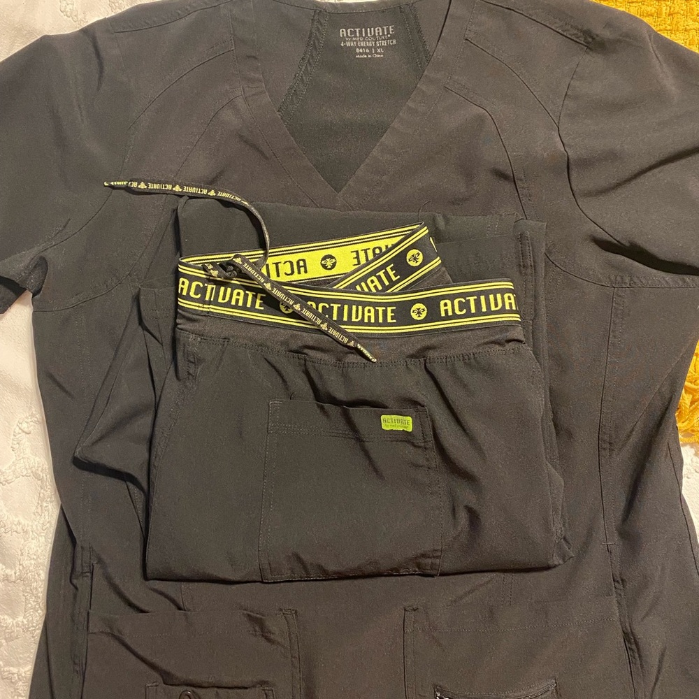 Med couture activate scrub set